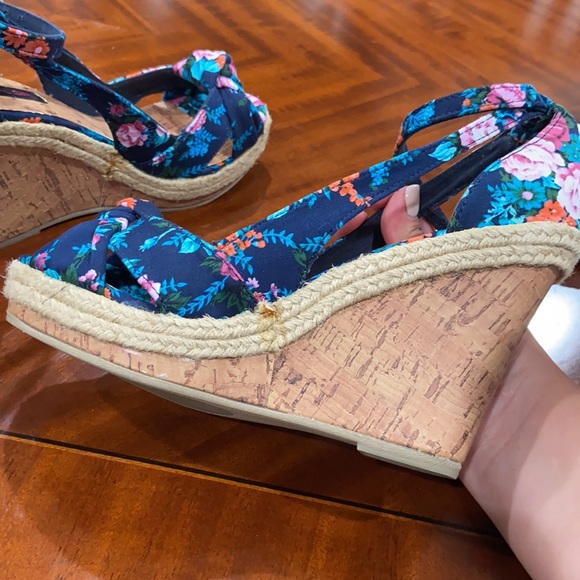 Floral Wedges - Picture 5 of 6